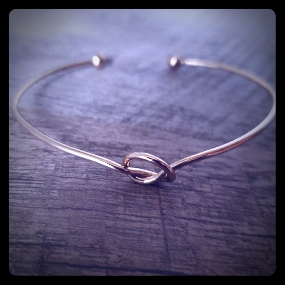 Gold knot bracelet